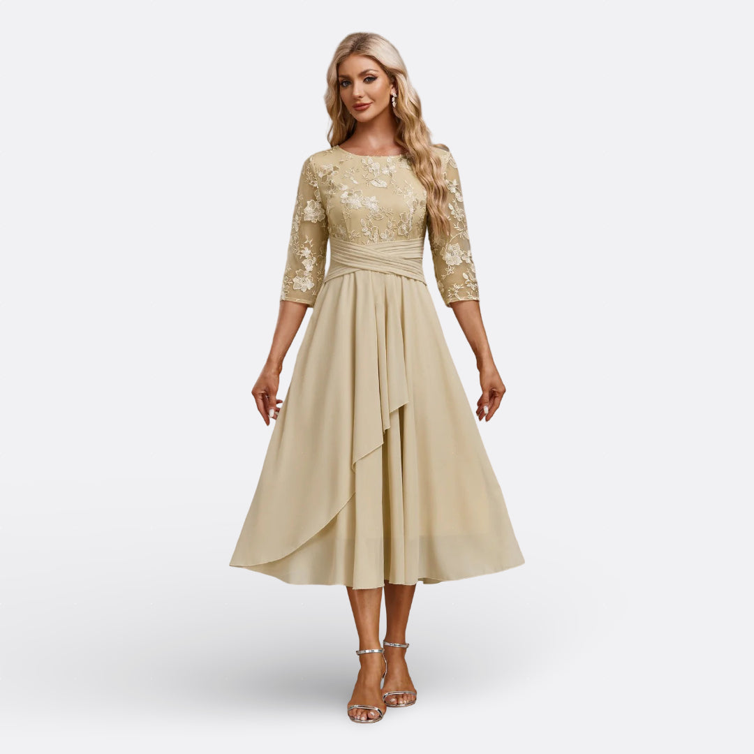 Mariana - Robe en dentelle à manches courtes